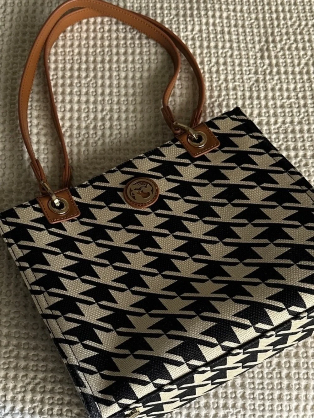 Spartina 449 Black and Cream Houndstooth Tote with Tan Handles